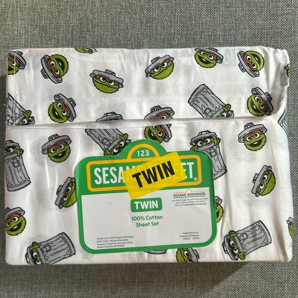 Sesame Street Characters Oscar the Grouch Sheet Set - Twin